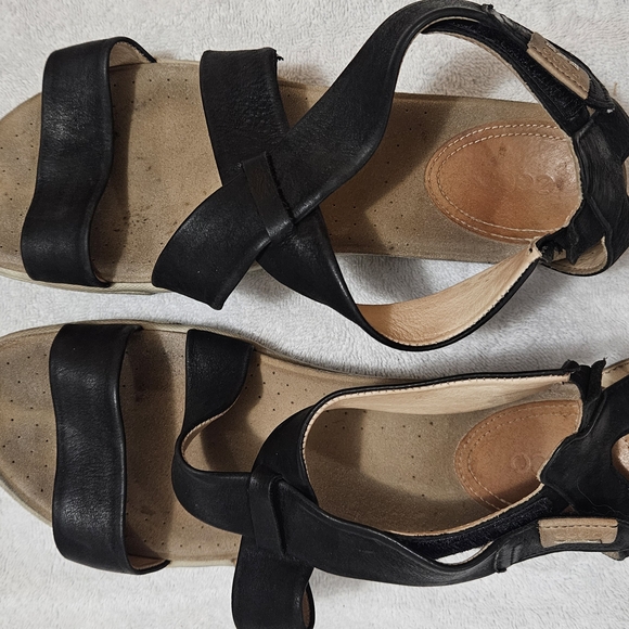Ecco Black Leather Women's Sandals - Picture 1 of 3
